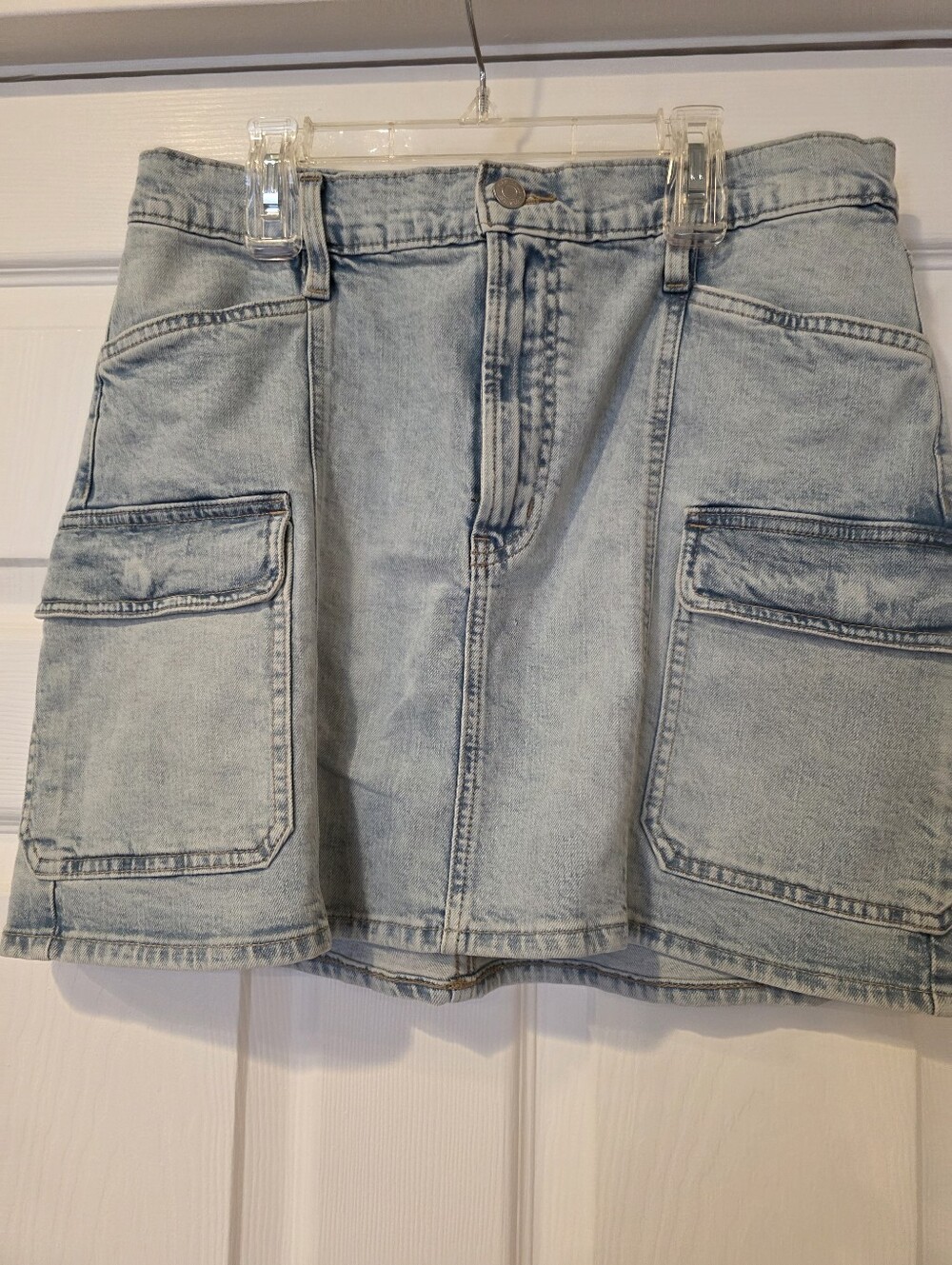 Womans Gap Size 8 Light Wash Denim Cargo Mini Skirt